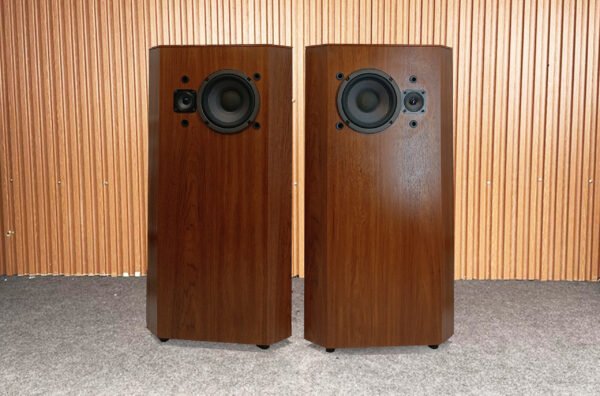 EXCELLENT BOSE 401 SPEAKERS