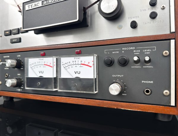 TEAC A-4010SL REEL-TO-REEL DECK