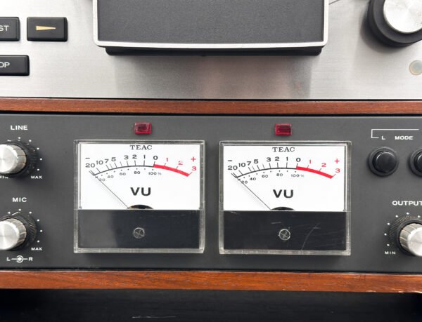 TEAC A-4010SL REEL-TO-REEL DECK